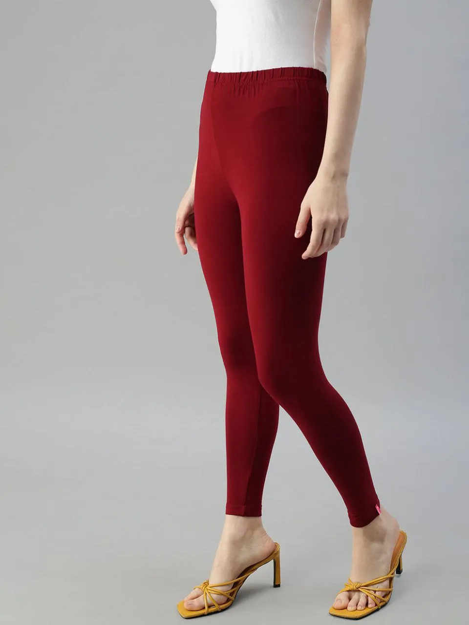 Charming Wine Colored Stretchable Fabric Leggings For Women