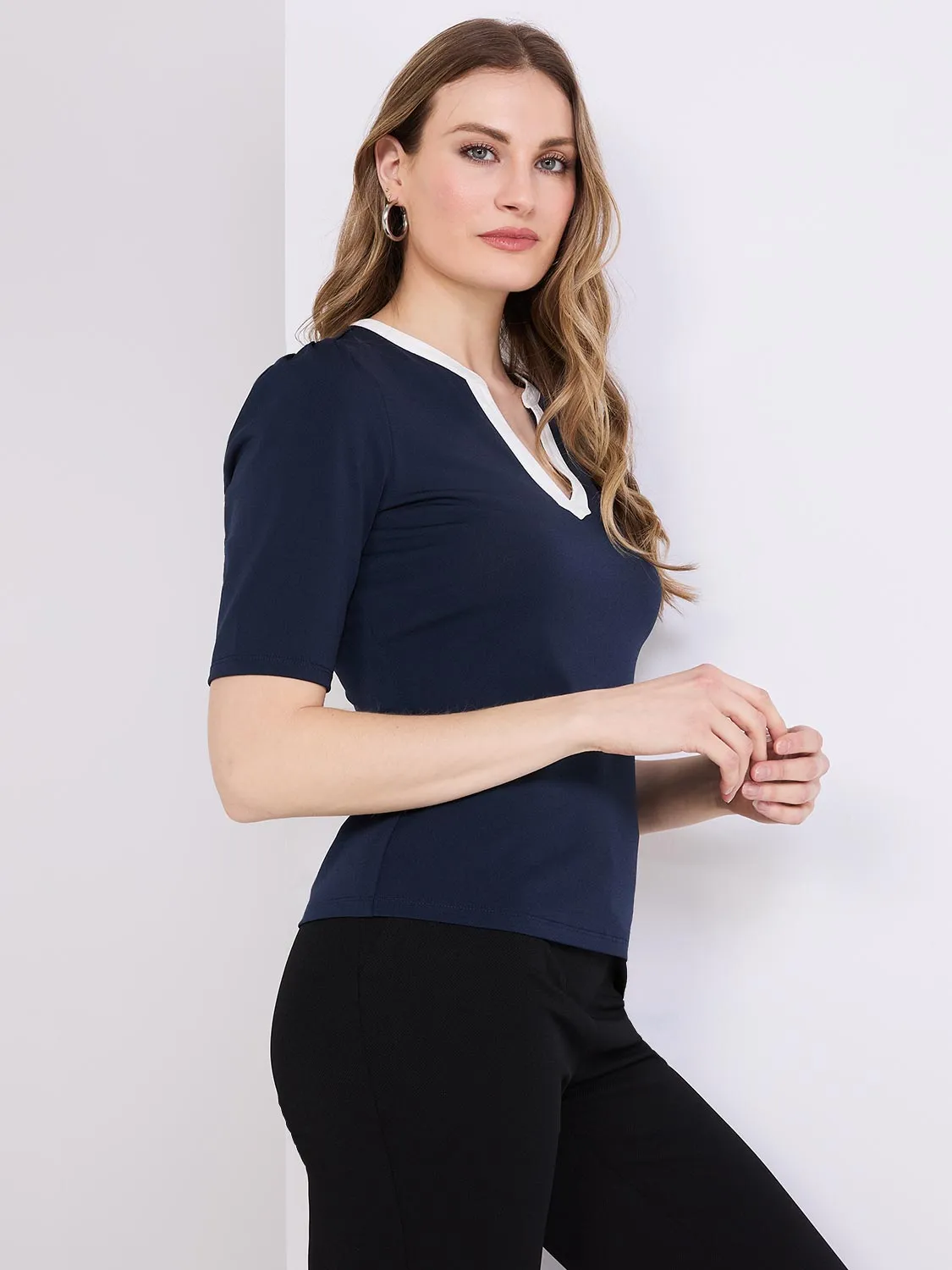 Contrast Neckline 3/4 Sleeve Top