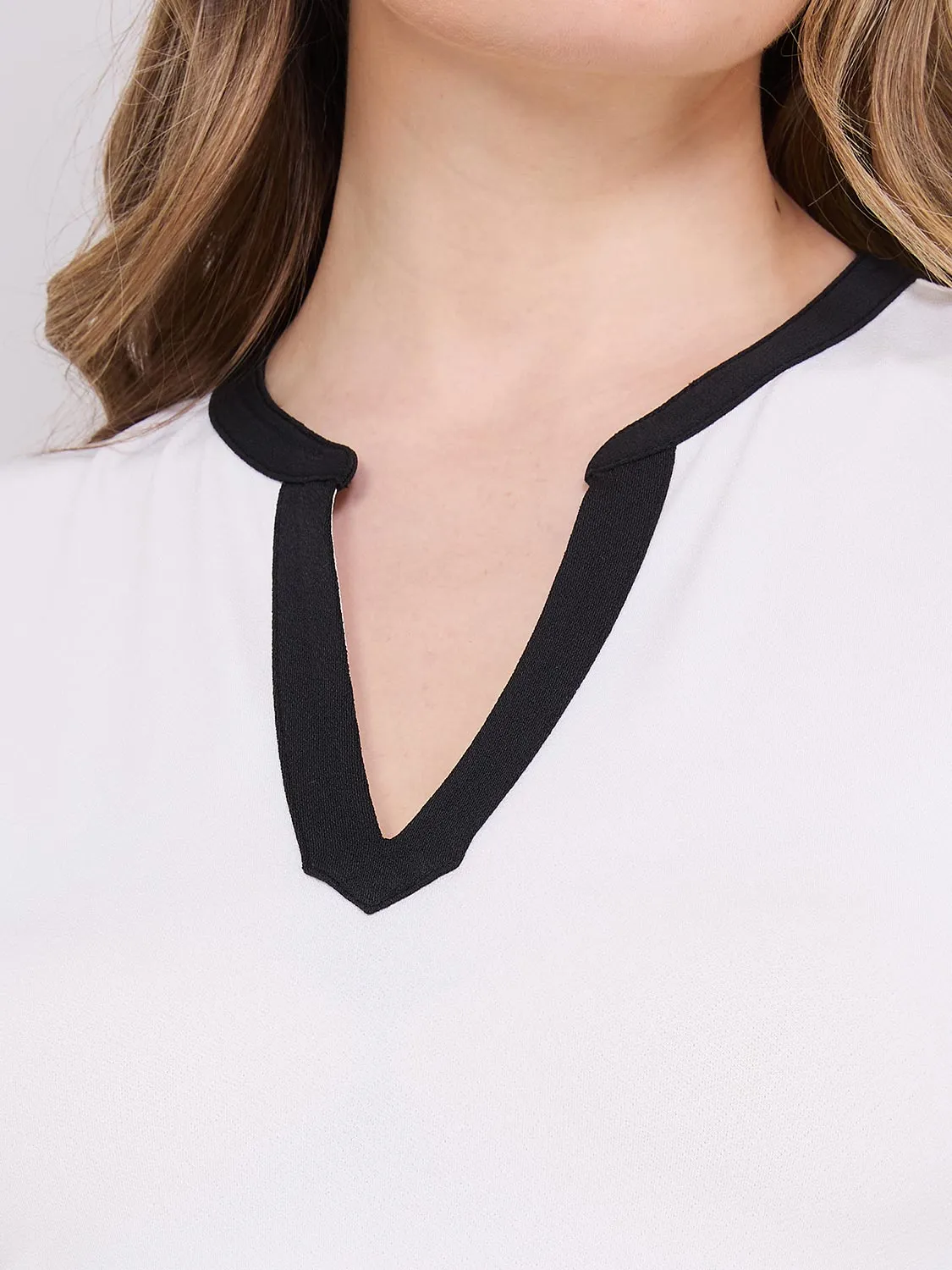 Contrast Neckline 3/4 Sleeve Top