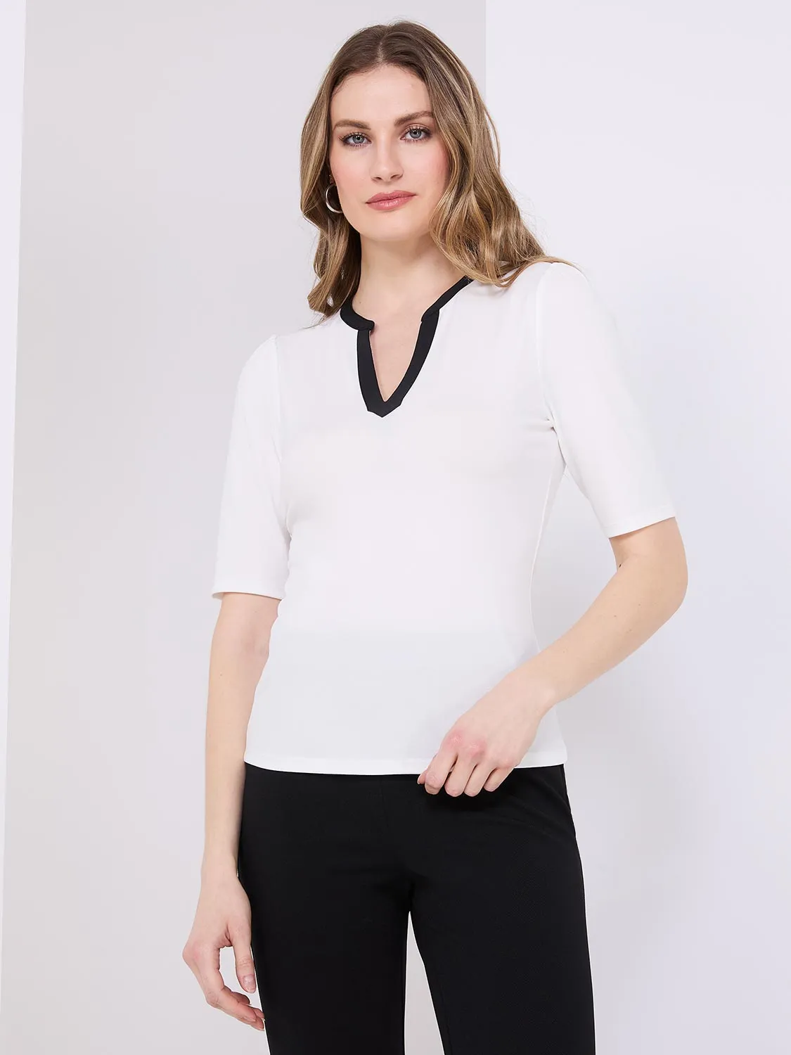 Contrast Neckline 3/4 Sleeve Top