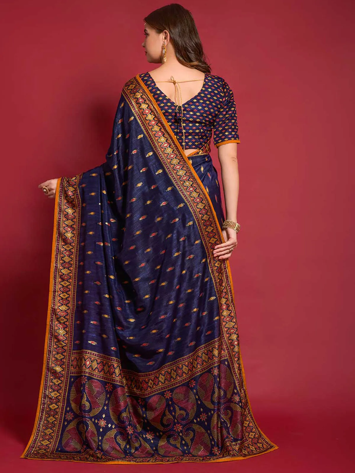 Odette Women Blue Silk Blend Saree With Blouse Piece