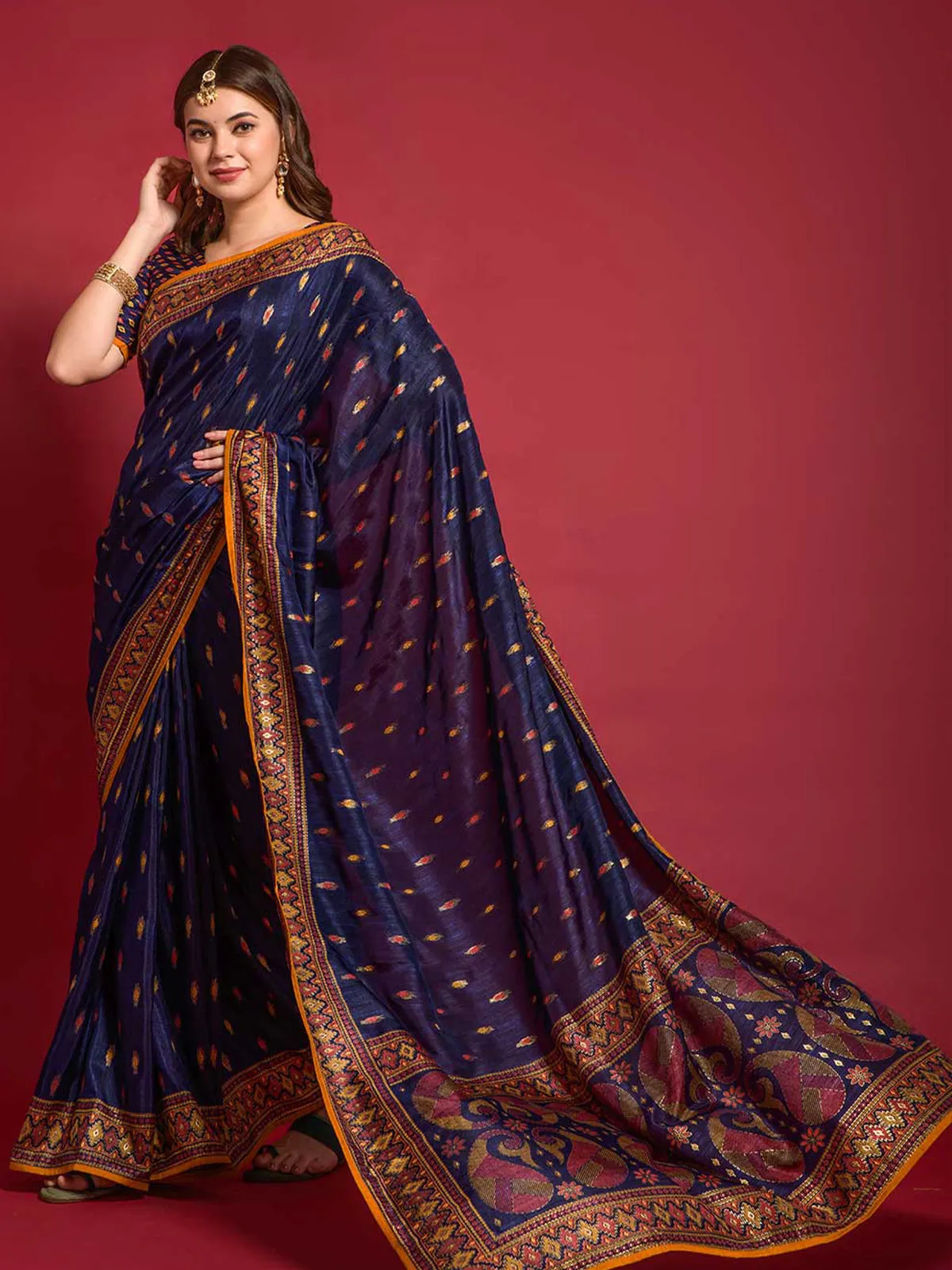 Odette Women Blue Silk Blend Saree With Blouse Piece