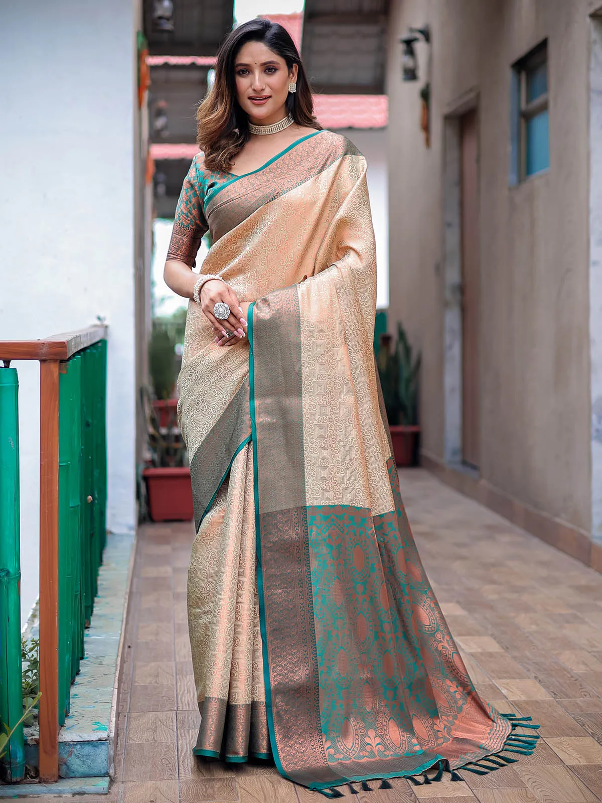 Odette Women Off White Silk Blend Woven Saree With Unstitched Blouse